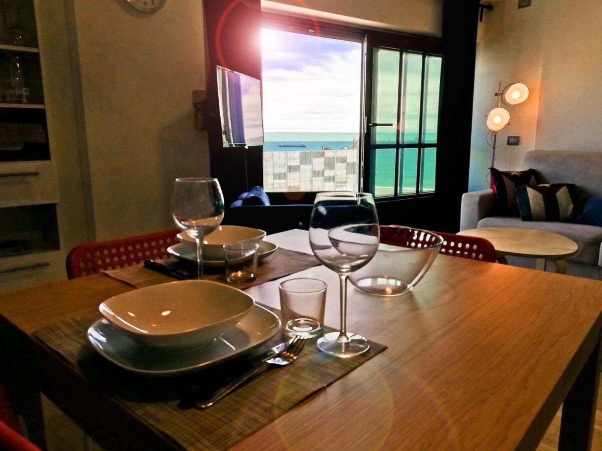 Ferienwohnung Modern & Bright Flat - 2 Min From The Sea Savona Exterior foto